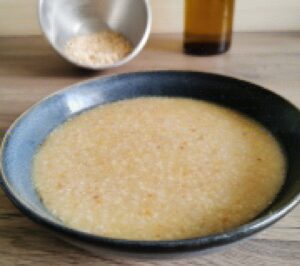 Warmes Frühstück: Vollkorn Porridge Rezept mit Quitten-Kirschkompott